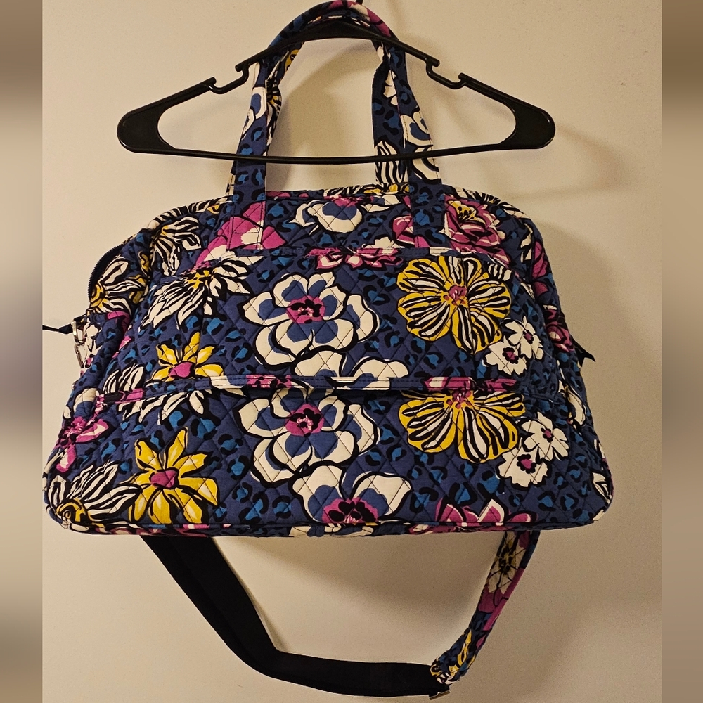 NWOT! Vera Bradley African Violet Medium Traveler Bag